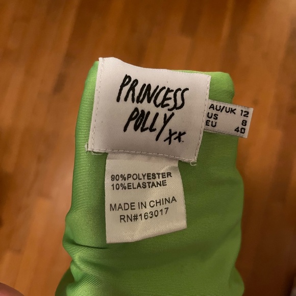 Princess Polly wrap top in green. Size 8. - Picture 3 of 4